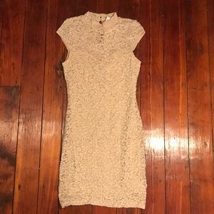 Classy lace shift dress ✨